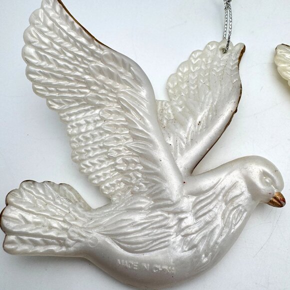 5 Pc Vintage White Opalescent Hard Plastic Turtle Dove Christmas Ornaments Vtg - Picture 8 of 10
